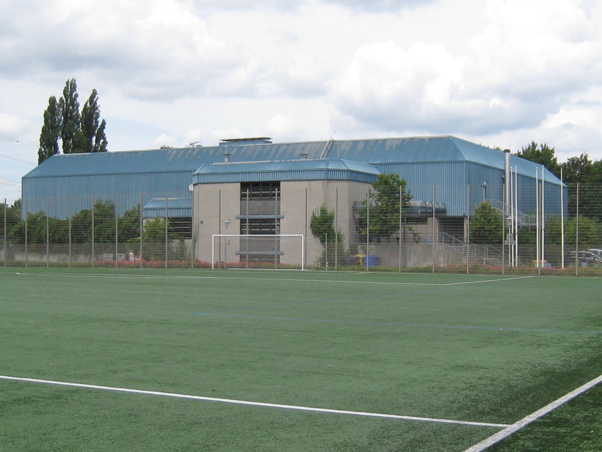 Sportplatz West und Halle Gothaer Straße