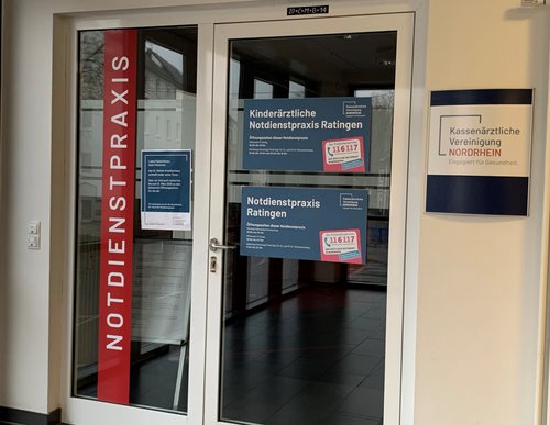 Eingangstür zur Notdienstpraxis