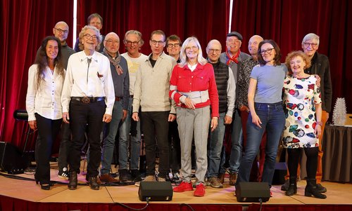 Gruppenbild auf einer Bühne