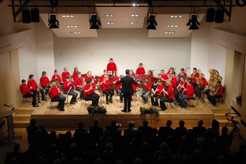 Orchester auf einer Bühne