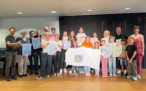 Gruppenfoto auf einer Bühne