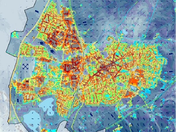 Klimaanalysekarte zeigt Bereiche in verschiedenen Farben 