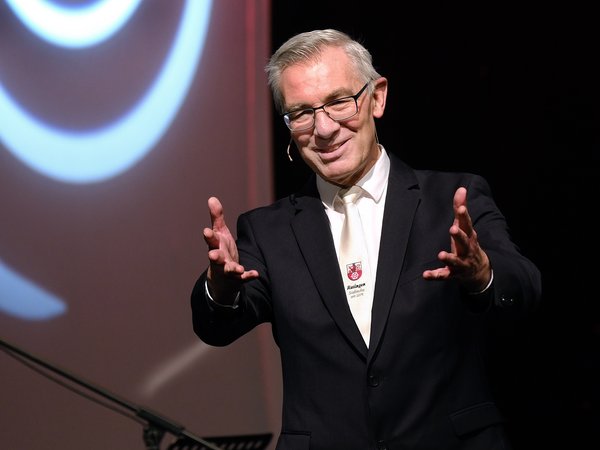 Bürgermeister auf der Bühne