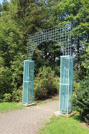 Bronzeskulptur von Brigitte Trennhaus