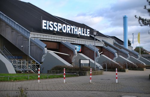 Außenansicht Eissporthalle