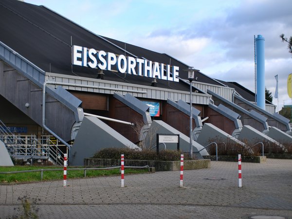 Außenansicht Eissporthalle