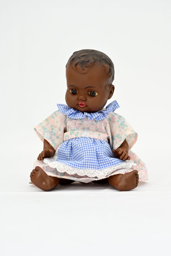 Babypuppe mit Blumenkleid