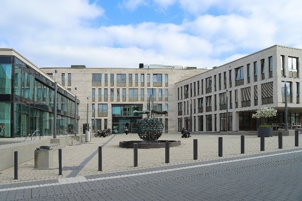 Das Foto zeigt das neue Rathaus der Stadt Ratingen.