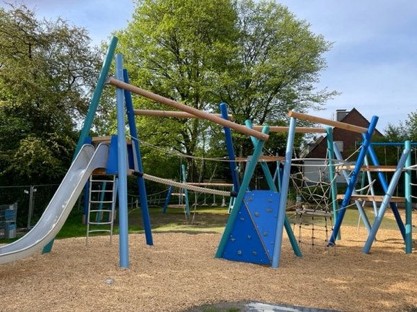 Kletteranlage auf einem Spielplatz