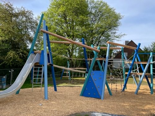 Kletteranlage auf einem Spielplatz