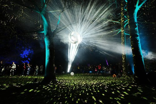 Strahlende Discokugel 