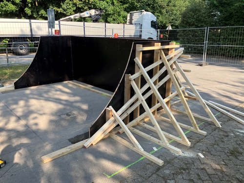 Eine abgebaute Skaterampe