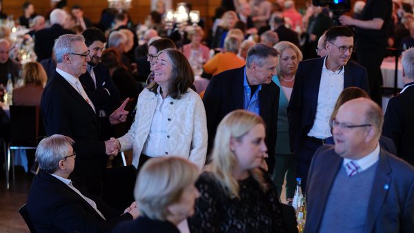 Bürgermeister Klaus Pesch und Carolin Wittmer