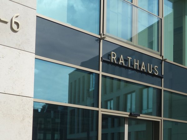 Schriftzug "Rathaus" 
