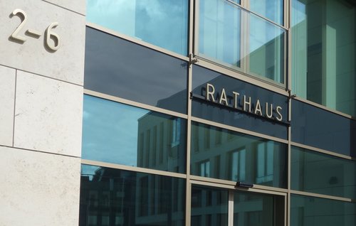 Schriftzug "Rathaus" 