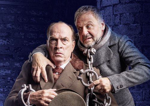 Theaterszene mit zwei Männern