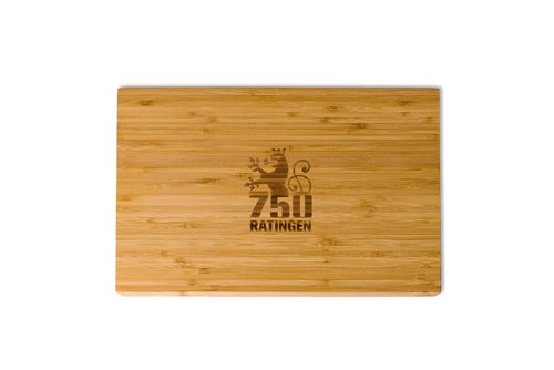 Küchenbrett mit Jubiläumslogo und der Zahl 750