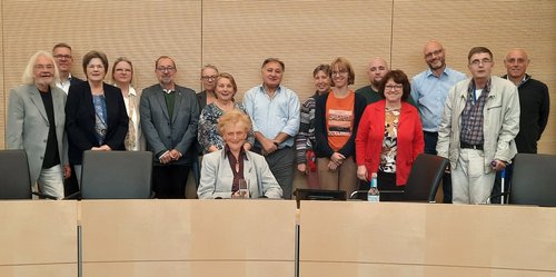 Gruppenbild im Ratssaal