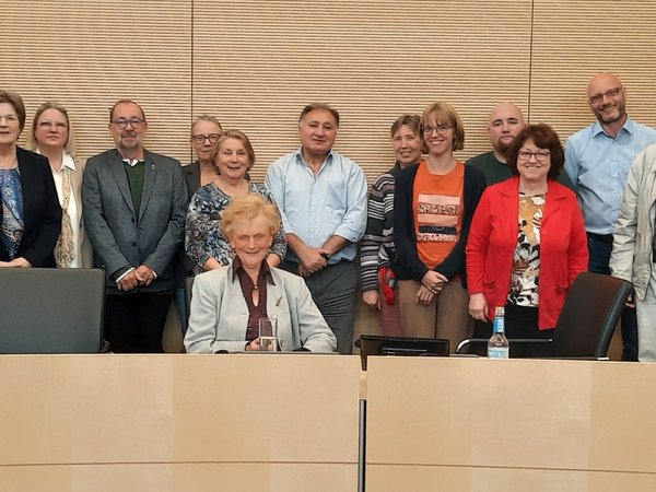 Gruppenbild im Ratssaal
