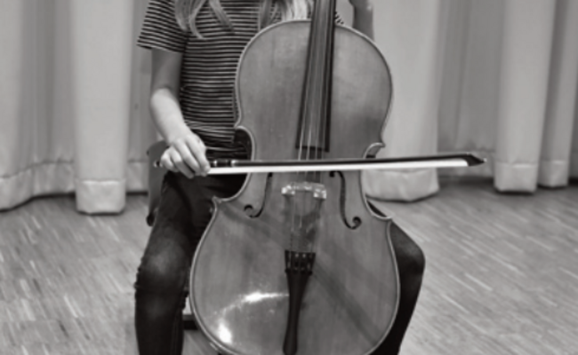 Kind mit Violoncello