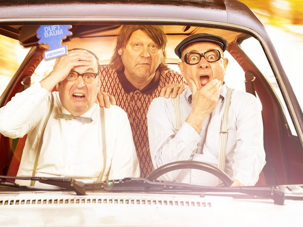 Drei Männer in einem Auto