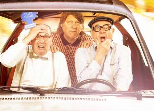 Drei Männer in einem Auto