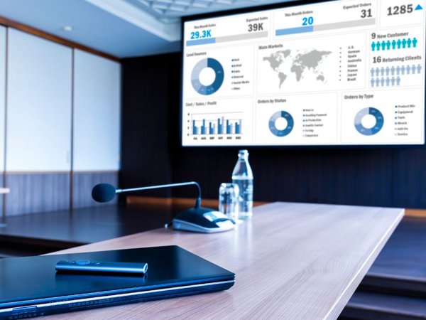 Eine Powerpoint-Präsentation in einem Büro
