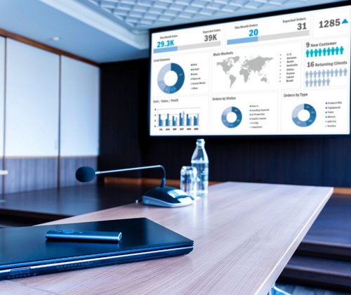 Eine Powerpoint-Präsentation in einem Büro