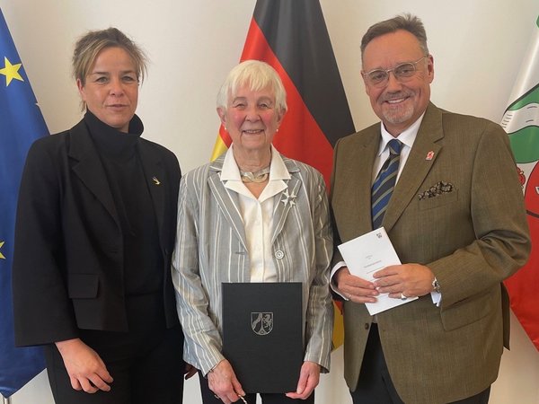 Zwei Frauen und ein Mann