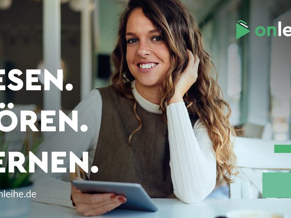 Junge Frau mit Buch in der Hand 