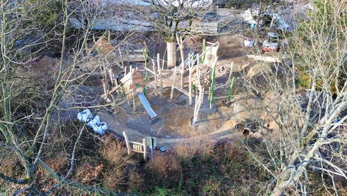 Luftbildaufnahme: Spielplatzbau aus der Vogelperspektive 