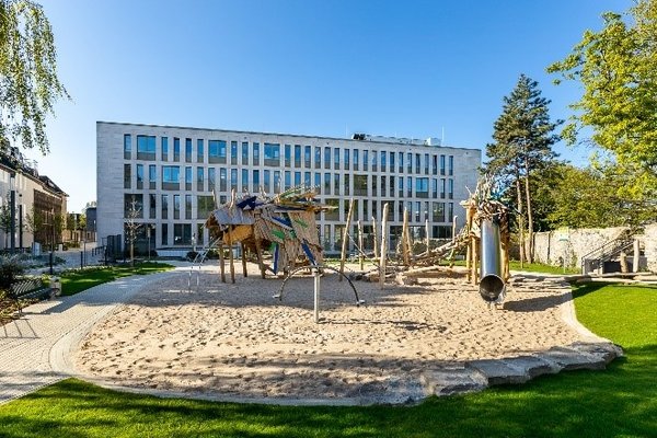 Das Foto zeigt den neuen Drachenspielplatz in Ratingen.
