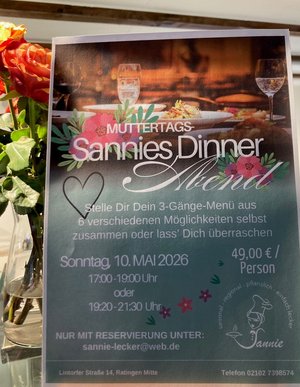 Abbildung des Flyers zum Muttertags-Dinner im Sannies Bistro in Ratingen am 10.Mai 2026.