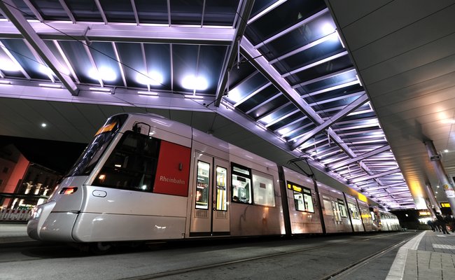 Straßenbahn am Düsseldorfer Platz