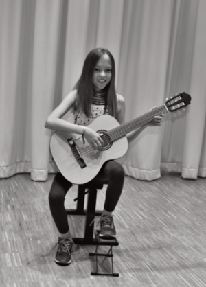 Kind mit Gitarre