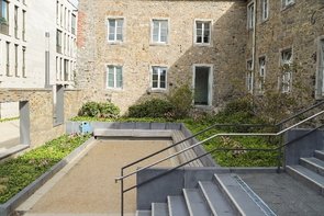 Das Foto zeigt das neue Rathausumfeld 