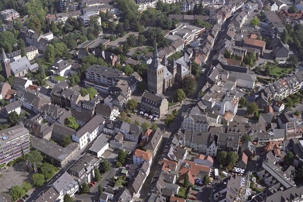 Luftbild zeigt die Ratinger Innenstadt aus der Vogelperspektive