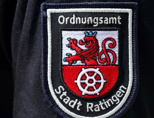 Ordnungsamt-Wappen an einem Ärmel