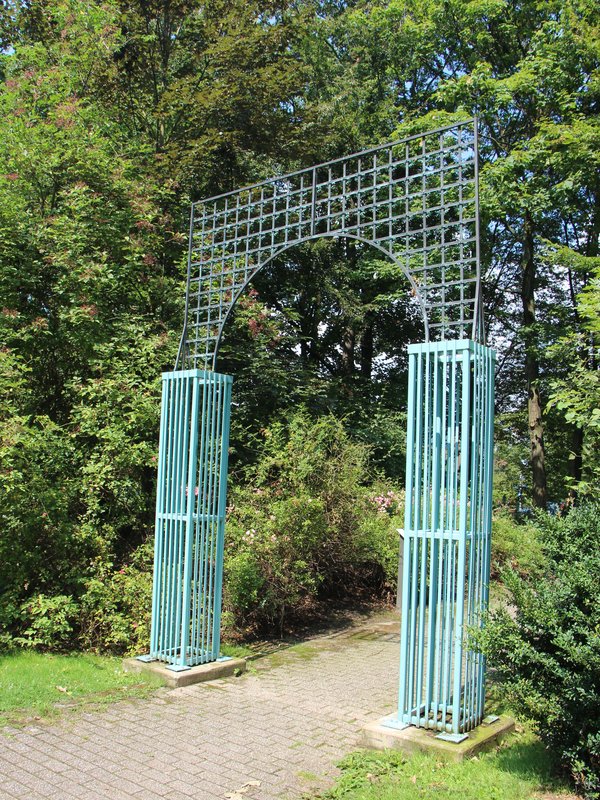 Bronzeskulptur von Brigitte Trennhaus