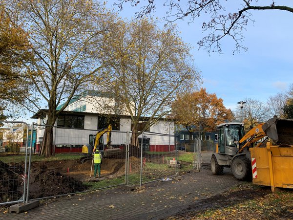 Bagger und Bauarbeiten