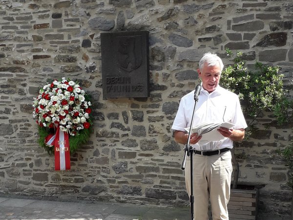 Bürgermeister am Berlin-Gedenkstein 
