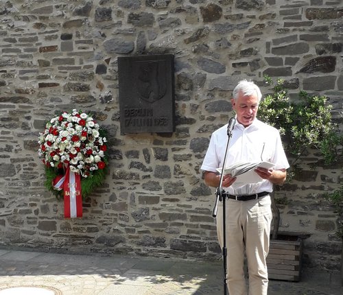 Bürgermeister am Berlin-Gedenkstein 