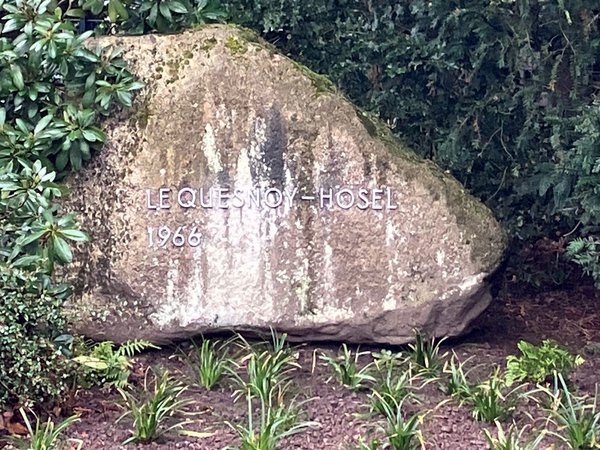 Stein mit dem Schriftzug Le Quesnoy-Hösel 1966