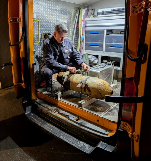 Mann mit entschärftem Bombemblindgänger