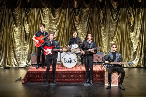 Band auf einer Bühne