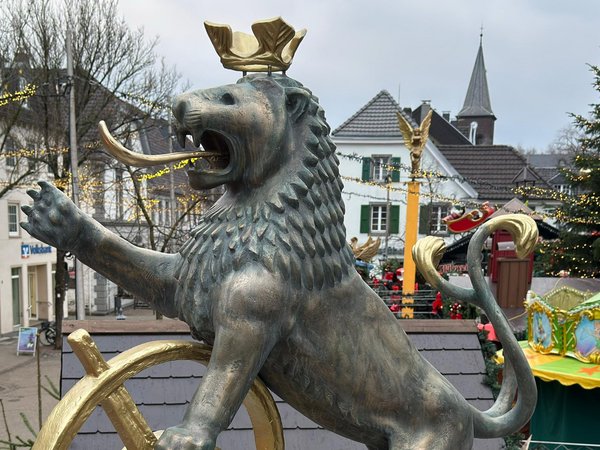 Löwenskulptur am Marktplatz