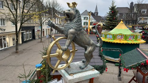 Löwenskulptur am Marktplatz
