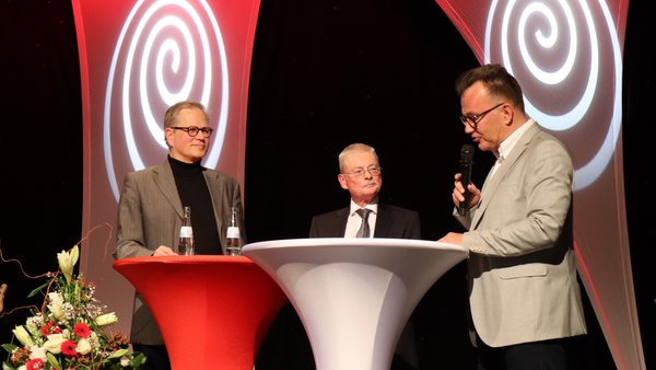 Stadtarchivar Dr. Sebastian Barteleit (links) und Michael Lumer, Vorsitzender des Heimatvereins Ratingen im Interview mit René le Riche