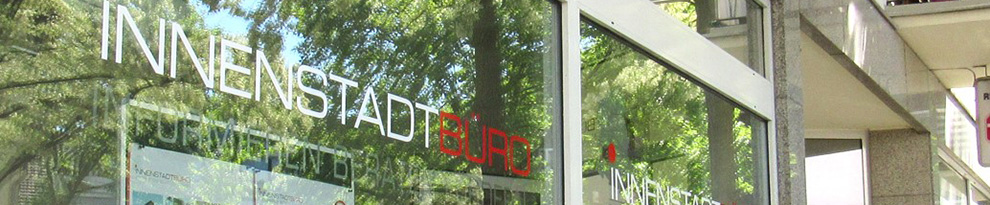 Schaufenster mit Schriftzug "Innenstadtbüro Ratingen"